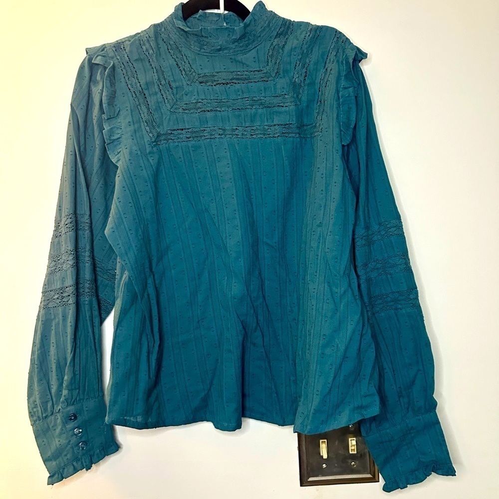 Ladies long sleeve FRNCH large blue ruffled blouse NWT